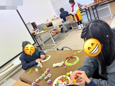 みんなで作ってる風景